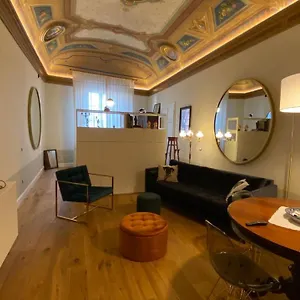 https://appartamento-reale-orsini.it-tuscanyhotel.com